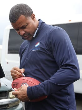 スティーブ・アトウォーター（アメリカンフットボール選手）の写真