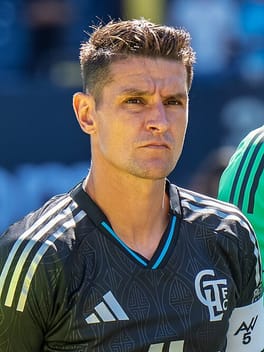 アシュリー・ウェストウッド（サッカー選手）の写真