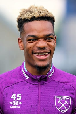 グレイディ・ディアンガナ（サッカー選手）の写真