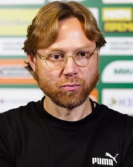 Photo of Valeri Karpin