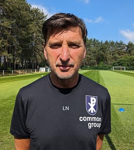 ルク・ニリス（コーチ・サッカー選手）の写真
