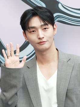 ユン・ジソン（歌手・俳優）の写真