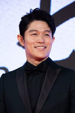 鈴木亮平（俳優）の写真