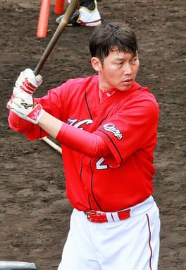 新井貴浩（プロ野球選手・野球監督）の写真
