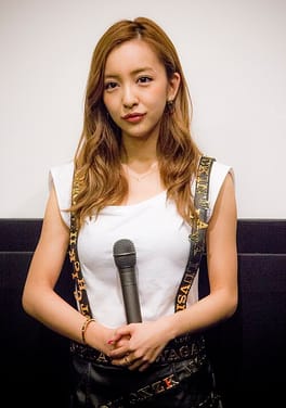 板野友美（歌手・モデル）の写真