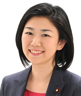 牧島かれん（政治学者・政治家）の写真