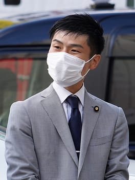 山添拓(政治家・弁護士)の写真
