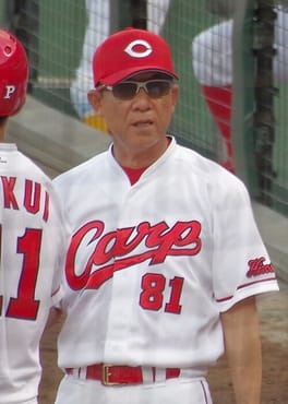 新井宏昌（野球選手）の写真