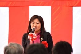 亀井亜紀子（政治家・通訳者）の写真