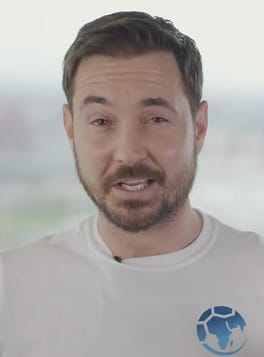 マーティン・コムストン(俳優・サッカー選手)の写真