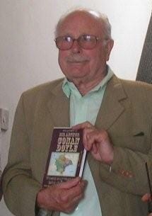 Photo of Edward Hardwicke