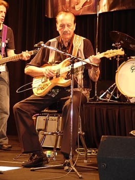 ノーキー・エドワーズ(テレビ俳優・ギタリスト)の写真