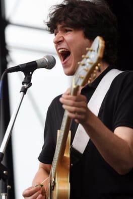 エズラ・クーニグ(ギタリスト・歌手)の写真