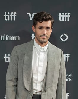ジョナ・ハウアー＝キング（俳優・映画俳優）の写真