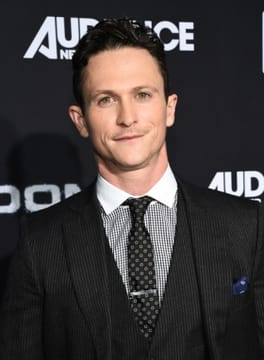 ジョナサン・タッカー（俳優・テレビ俳優）の写真