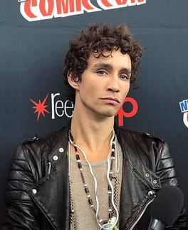 Photo of Robert Sheehan