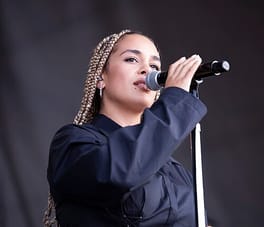 ジョルジャ・スミス（シンガーソングライター・音楽家）の写真