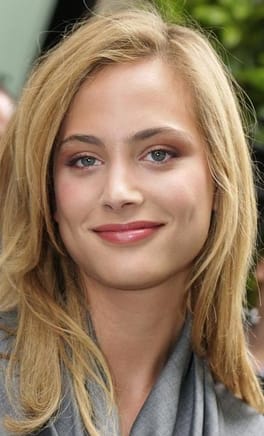 Photo of Nora Arnezeder