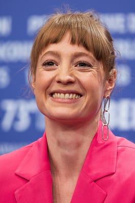 Photo of Leonie Benesch