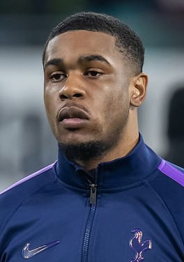 ジャフェット・タンガンガ（サッカー選手）の写真