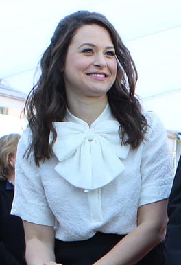 Photo of Katie Lowes