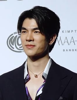 Photo of Phakphum Romsaithong